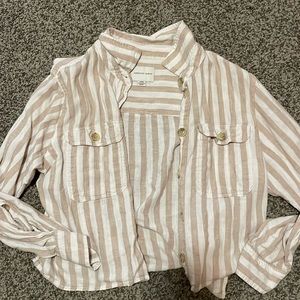 Super cute stripped light weight cropped button down